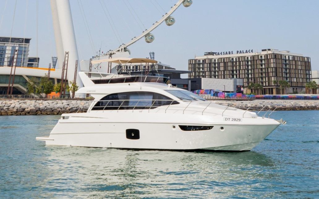 Sky Walker Oxo in Dubai, 52 ft