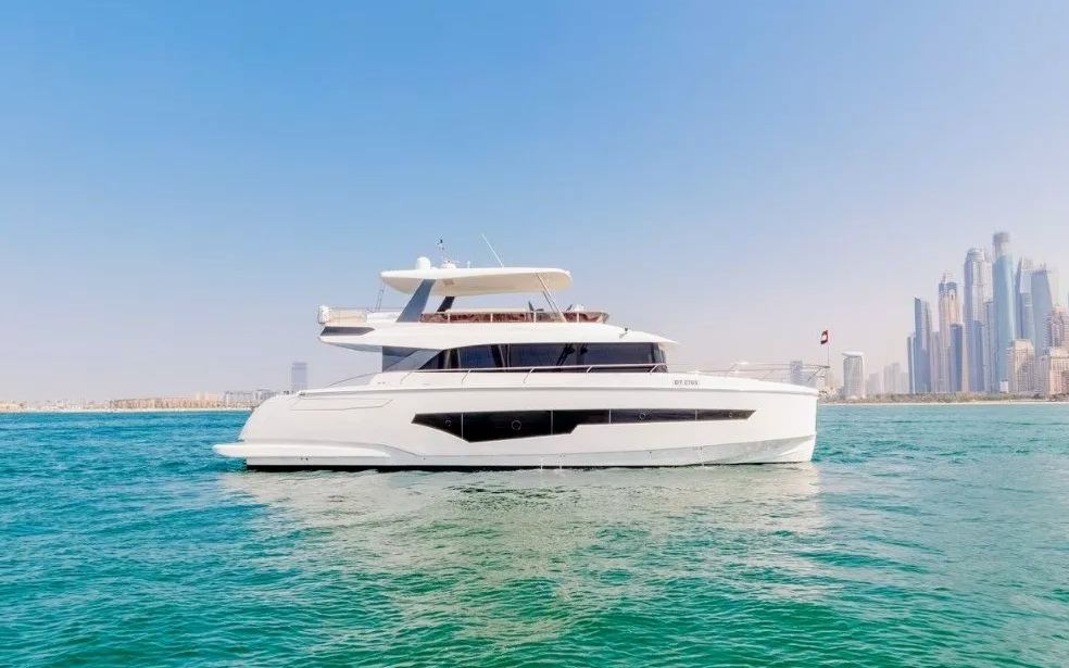 Sky Walker Aura in Dubai, 62 ft