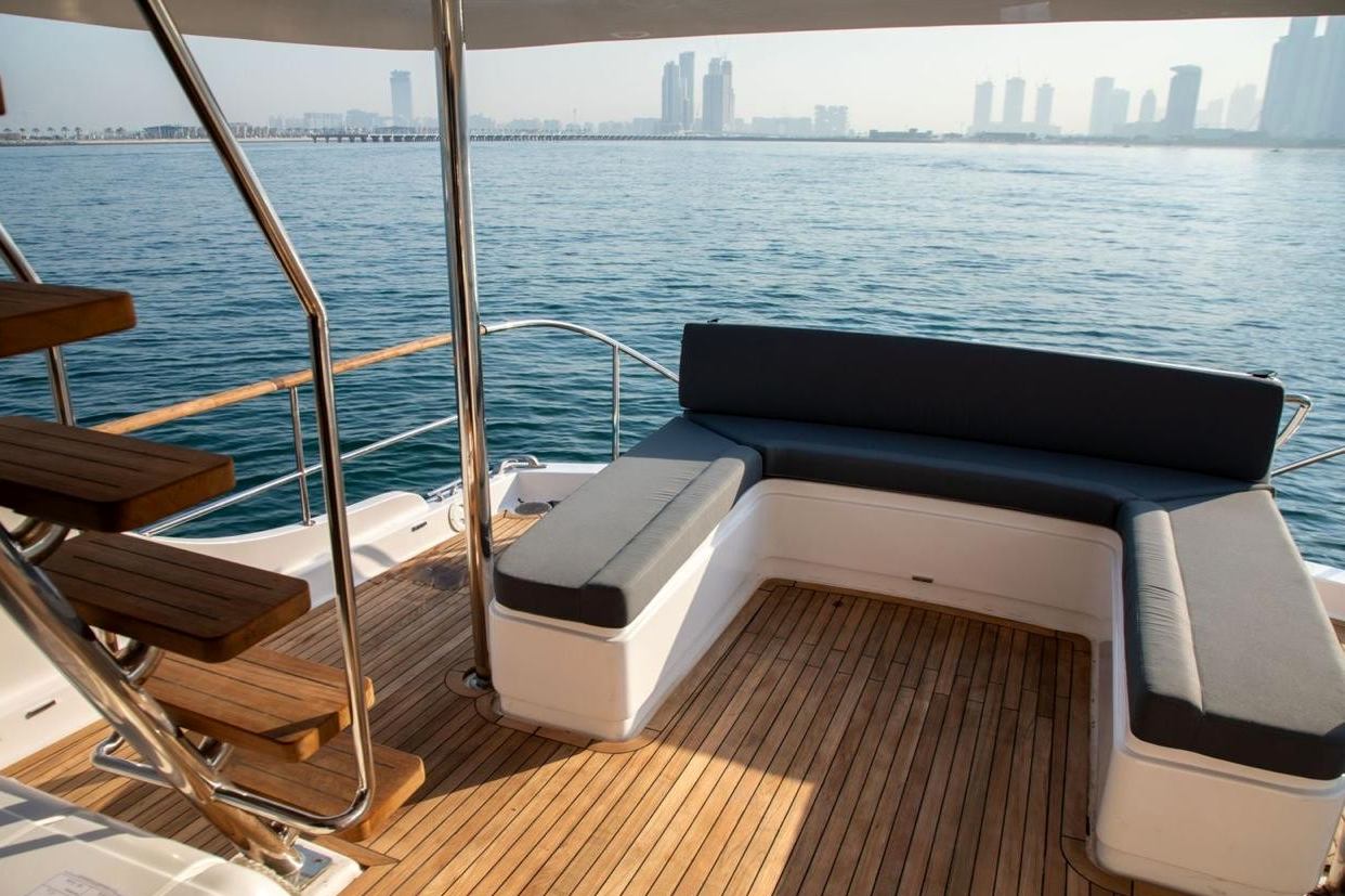 Vogue Hatteras (64 ft) — image 4