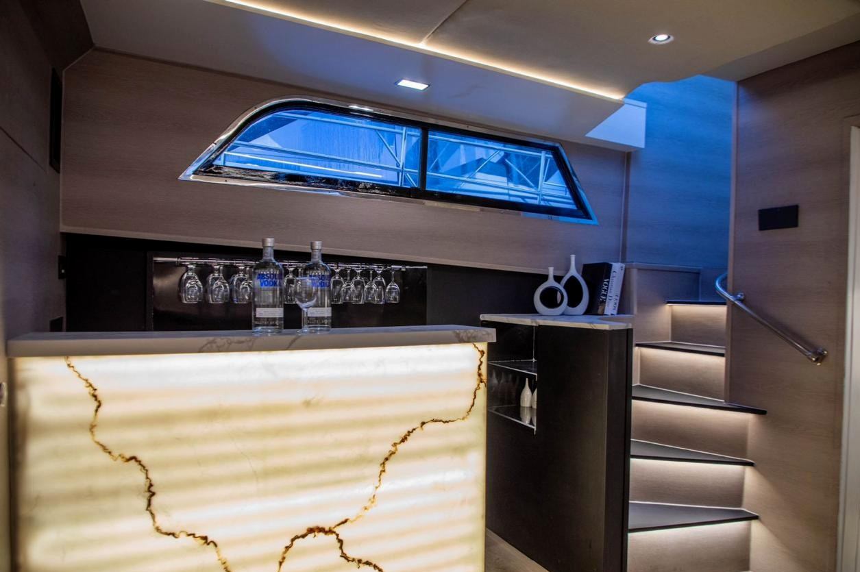 Vogue Hatteras (64 ft) — image 5