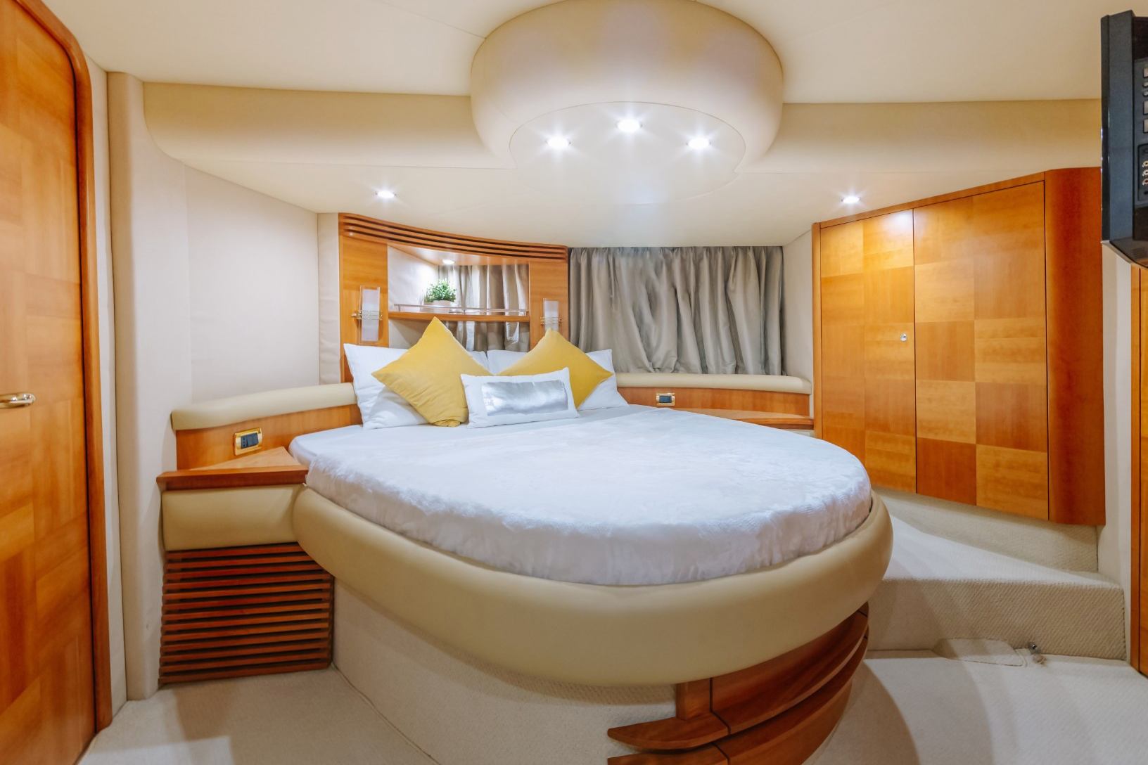 Azimut White Pearl (55 ft) — image 2