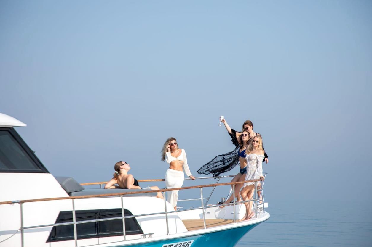 Vogue Hatteras (64 ft) — image 6